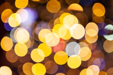 Kırmızı ve sarı parlak ışıklar arka plan ufuk, yakın çekim.