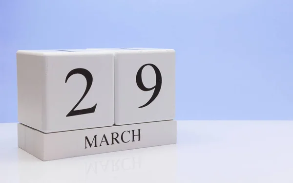 March 29St Day Month Daily Calendar White Table Reflection Light — Stock Photo, Image