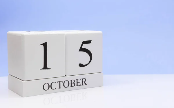 Oktober Tag Des Monats Tageskalender Auf Weißem Tisch Mit Reflexion — Stockfoto