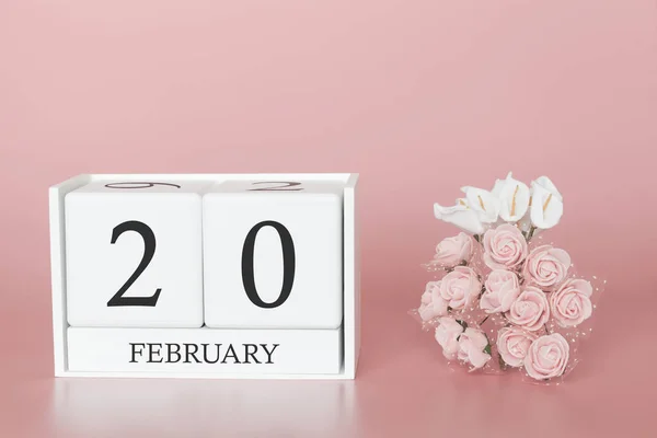 Le 20 février. Jour 20 du mois. Calendrier cube sur fond rose moderne, concept de bussins et un événement important . — Photo