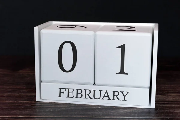 Calendario de negocios para febrero, primer día del mes. Planificador fecha organizador o concepto de programación de eventos . —  Fotos de Stock