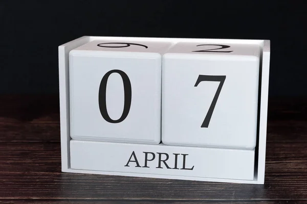 Kalendarz biznesowy na kwiecień, 7 dnia miesiąca. Koncepcja harmonogramu organizatora daty lub wydarzenia. — Zdjęcie stockowe