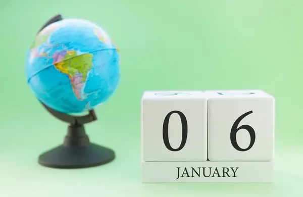 Planner drewniany sześcian z numerami, 6 dzień miesiąca stycznia, zima — Zdjęcie stockowe