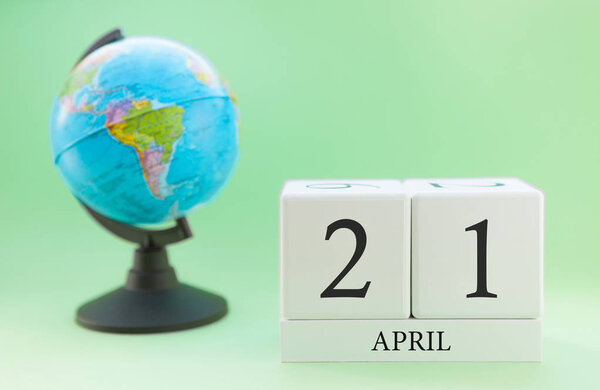 Planner wooden cube with numbers, 21 day of the month of April, spring