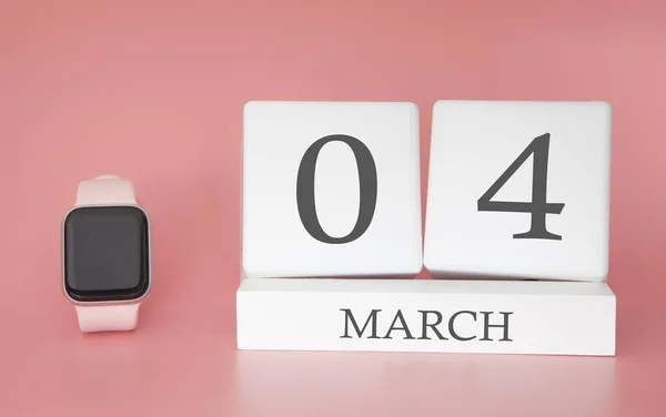 Nowoczesny Zegarek Kalendarzem Sześcianu Datą Marca Różowym Tle Concept Wakacje — Zdjęcie stockowe