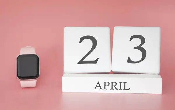 Reloj Moderno Con Calendario Cubo Fecha Abril Sobre Fondo Rosa —  Fotos de Stock