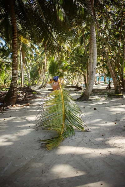 Yakışıklı bir tropikal plaj