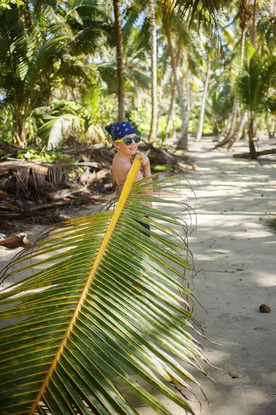 Yakışıklı bir tropikal plaj