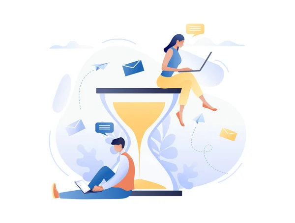 Menschen, die mit Laptop neben der Sanduhr sitzen. Zeitmanagement und Verzögerung. Stichtag. Business Flat Concept Vektor Illustration für Web Banner, Website, Präsentation. — Stockvektor