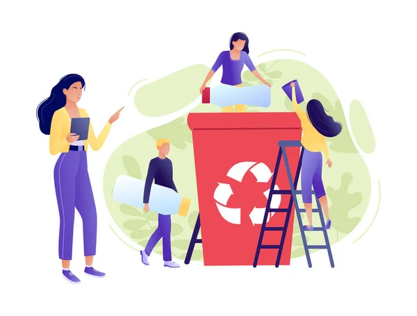 Переработка мусора - маленькие люди бросают мусор в контейнеры. Работник занимается переработкой мусора, бизнес-анализом. Защита окружающей среды, экология, День Земли. Плоский вектор концепции — стоковый вектор