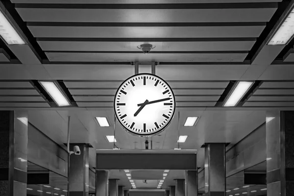 Horloge Station Métro Horloge Publique Gare Une Grande Horloge Dans — Photo