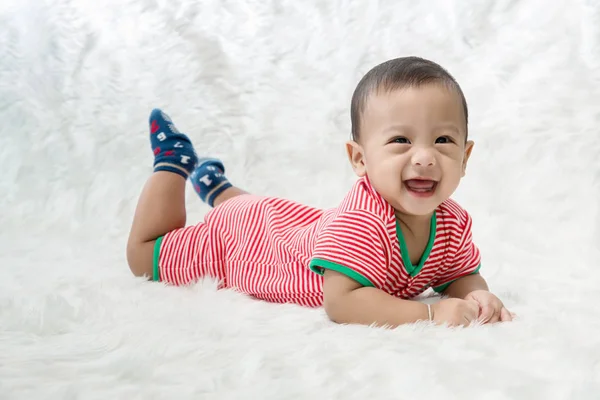 Усміхнений Хлопчик Стріляє Студію Модний Образ Дитини Сім Прекрасна Дитина — стокове фото