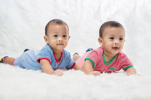 Infant Tvillingarna Sover Nyfödda Bebisar Tvillingar Sömn Bed Lovely Sömn — Stockfoto