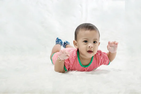 Sonríe Niño Está Filmando Estudio Imagen Moda Bebé Familia Precioso —  Fotos de Stock