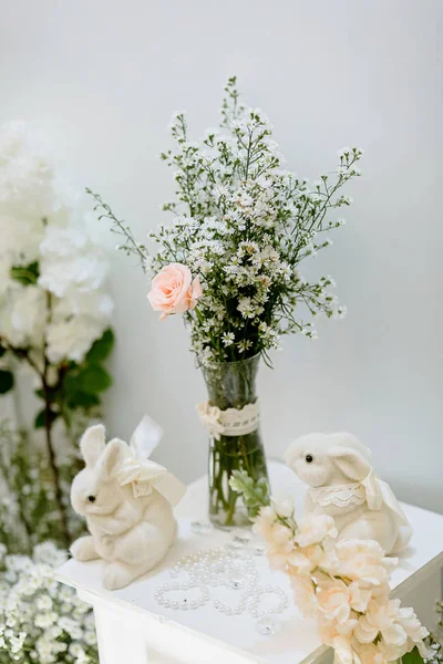 Beautiful Bouquet White Chamomiles Flowers Water Can Watering Pot Concept — Stock Photo, Image