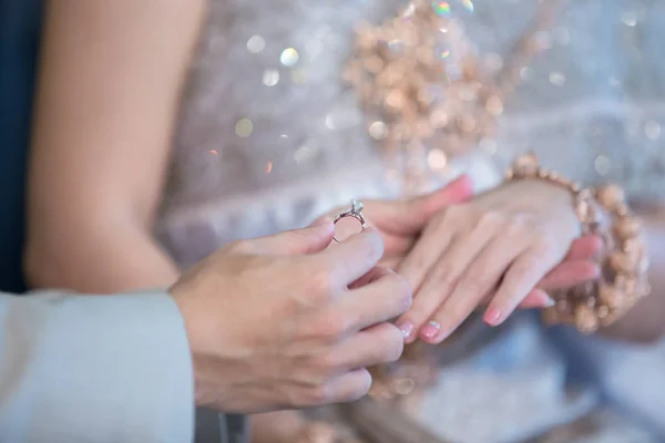 Wedding Ring Putting Wedding Ring Her Close Groom Put Ring — Stock Photo, Image