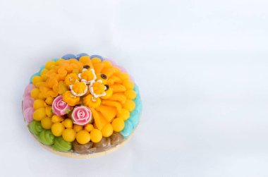 Tay tatlılar, ya da Khanom Tay benzersiz, renkli bir görünüm ve farklı tatlar var. Tay tatlısanatı nesilden nesile geçmiştir. El sanatları tay yerli tatlı.