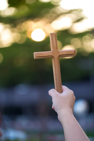 Kişi Palm Kutsal Haç Haç Ibadet Tutun Hıristiyan Katolik Eucharist — Stok fotoğraf