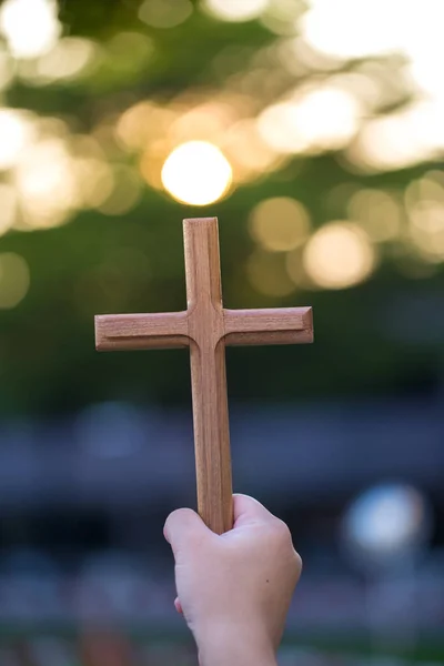 Kişi Palm Kutsal Haç Haç Ibadet Tutun Hıristiyan Katolik Eucharist — Stok fotoğraf