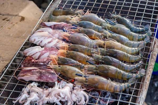 Langostinos Camarones Parrilla Estufa Carbón Camarones Parrilla Barbacoa Mariscos Estufa — Foto de Stock