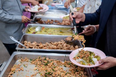 Açık büfe yemek kapalı et renkli meyve ve sebzeler ile lüks restoranda yemek hizmetleri gıda büfe Catering yemek yeme parti paylaşımı Concept.people grubu