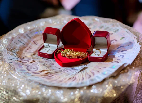 Fokus Brud Pris Thailändska Bröllop Ceremoni Guld Halsband Thai Sedel — Stockfoto