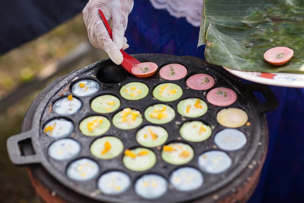 Slags Thailändsk Sweetmeat Kokosmjölk Blandar Med Pulver Stekt Dessert Att — Stockfoto