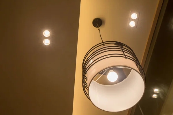 Lampe Plafond Éclairage Intérieur Symétrie Groupe Lumières Suspendues Faible Profondeur — Photo