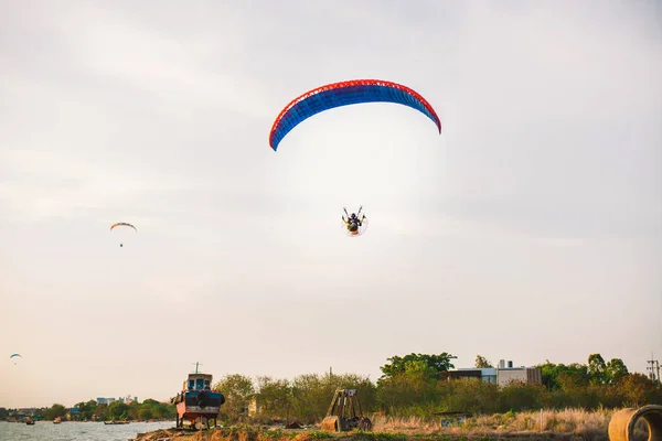 Silhouette Paramotors Flying Sky Sunset Adventure Man Active Extreme Sport — Stock Photo, Image