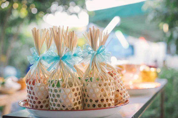 Ofrecer Comida Monje Novio Comida Limosna Monje Budista Ceremonia Tradicional —  Fotos de Stock