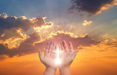Eucharist Terapi Tanrı Tövbe Katolik Paskalya Lent Mind Pray Yardım korusun. Hıristiyan İnsan elleri ibadet umudunu avuçiçine açar. İsa dua ediyor. İnsan elleri avuç içi açık. Gün batımında saygı ve dua.