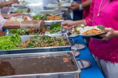 Açık büfe yemek kapalı et renkli meyve ve sebzeler ile lüks restoranda yemek hizmetleri gıda büfe Catering yemek yeme parti paylaşımı Concept.people grubu