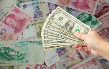 Amerikan doları banknotu ve Çin yuanı banknotu. ABD savaş Çin. iş ve ekonomi savaşı. iş ve ekonomi kavramından yeni dünya savaşı.