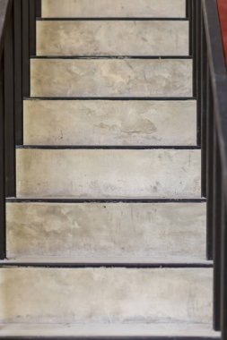 beton adımlar.merdiven doku. Çimento beton merdiven. Binaya soyut modern beton merdivenler. arka plan için merdiven adım. yaşlı beton merdiven aşağı bakıyor. Eski merdivenler.