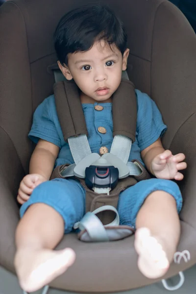 Adorable Bebé Asiento Seguridad Retrato Niño Feliz Niño Sentado Asiento —  Fotos de Stock