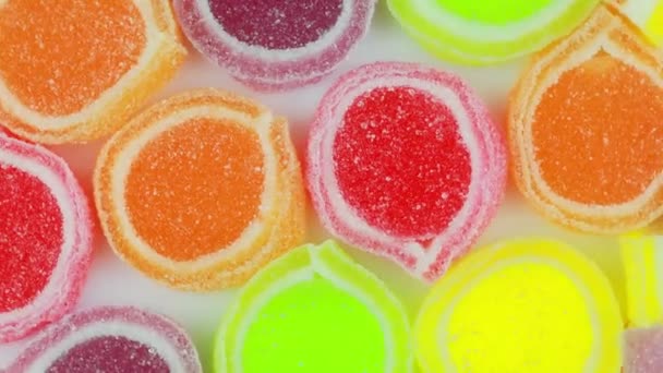 Kolorowe Cukierki Galaretki Soczyste Kolorowe Słodycze Galaretki Cukierki Gummy Multi — Wideo stockowe