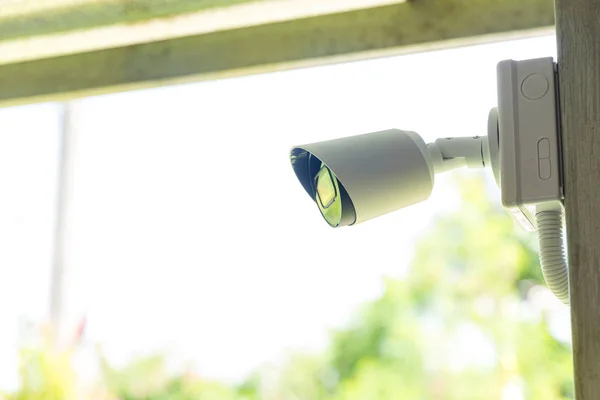 Beveiliging Cctv Camerabewaking Systeem Buiten Van Huis Een Wazige Nacht — Stockfoto