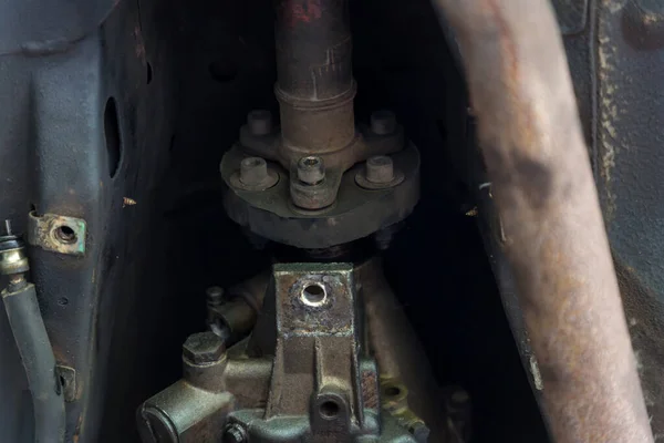 Unter Der Hinterachse Eines Alten Autos Reparatur Der Garage Fahrzeugwellenachse — Stockfoto
