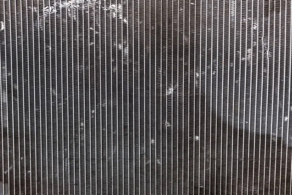 자동차 라디에이터의 손상을 닫습니다 손상된 방열기 — 스톡 사진