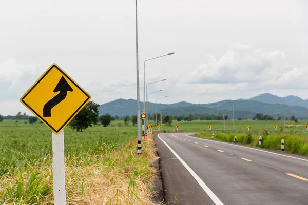 Assine Estrada Curva Caminho Campo Natural Prado Atenção Atenção Signo — Fotografia de Stock