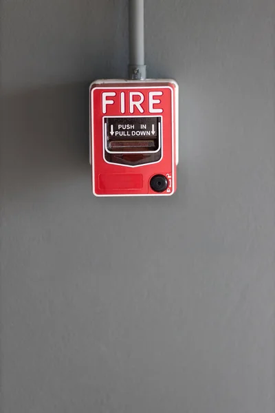 Tűzjelző Doboz Cementfalon Figyelmeztető Biztonsági Rendszerként Társasházban Standard Biztonság Rezidens — Stock Fotó