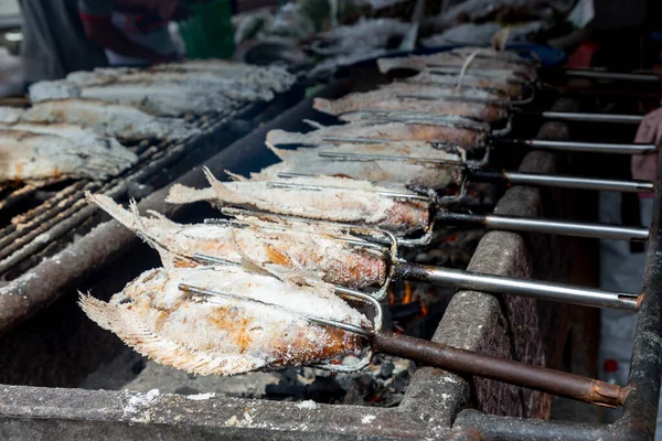 Pescado Granada Con Sal Luego Quemado Para Venta Mercado Comida — Foto de Stock