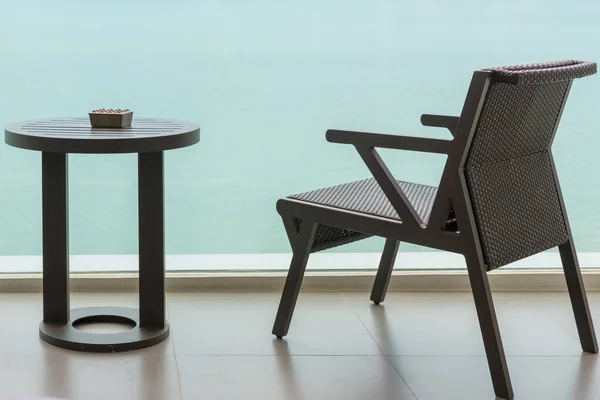 Tisch Und Stuhl Mit Balkon Und Meer Der Stuhl Und — Stockfoto