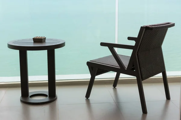 Tisch Und Stuhl Mit Balkon Und Meer Der Stuhl Und — Stockfoto
