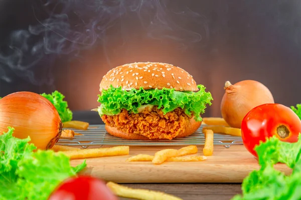 Hemberger Smažené Kuře Lahodné Hamburgery Lahodné Rychlé Občerstvení Nebo Nezdravé — Stock fotografie