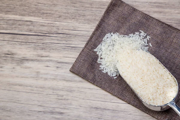 Ρύζι Στο Κουτάλι Στο Σακί Ρύζι Λευκό Ρύζι Ταϊλανδικό Ρύζι — Φωτογραφία Αρχείου