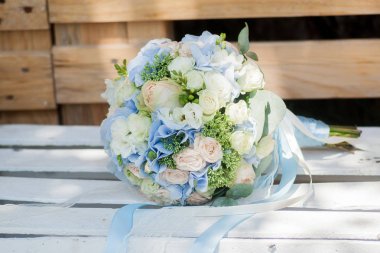 çiçek, buket, aşk, gün, Sevgililer günü, evlilik, arka plan, hymeneal, yüzük, Dekorasyon, kavram, tatil, nesne, kutlama, yaratıcı, altın, çift, nişan, doğa, ahşap, çiçekler