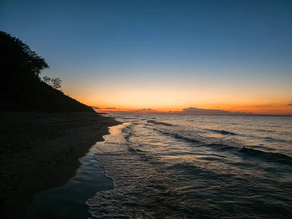 Polonya 'nın Jastrzebia Gora kentindeki Baltık Denizi sahilinde gün batımı