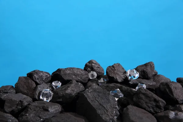 Primer Plano Tiro Diamantes Con Pila Carbón Azul —  Fotos de Stock