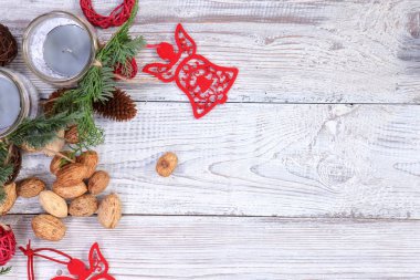 Gri ahşap arka plan üzerinde Noel kompozisyon
